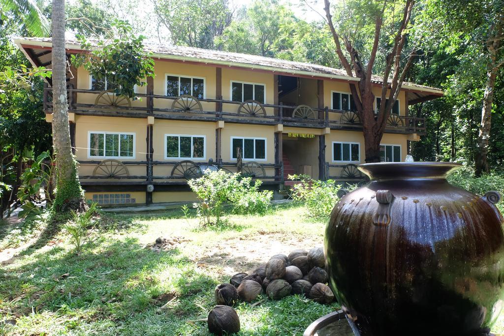 The Sun Hotel Koh Phayam Exterior photo