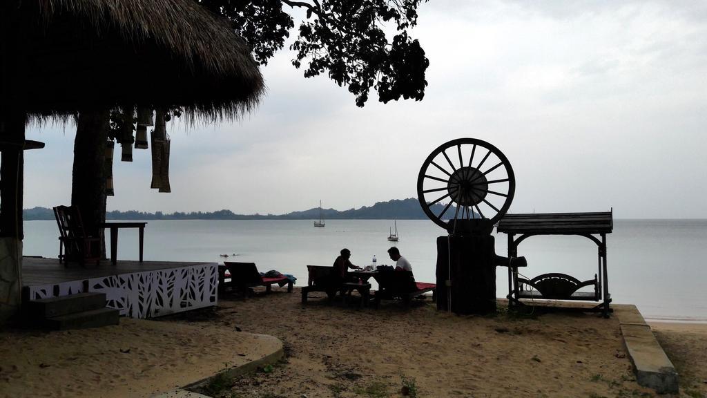 The Sun Hotel Koh Phayam Exterior photo