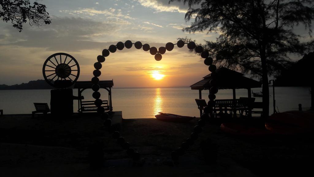 The Sun Hotel Koh Phayam Exterior photo