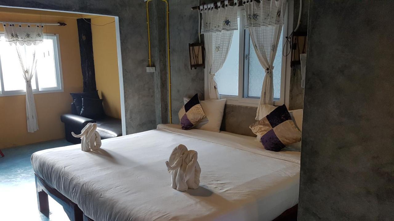 The Sun Hotel Koh Phayam Room photo